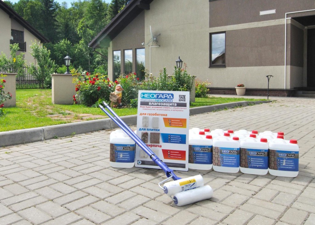 В рамках рекламной кампании «Влагозащита НЕОГАРД» в коттеджном поселке Янино-2 наша компания произвела обработку тротуарной плитки гидрофобизатором «НЕОГАРД для плитки».